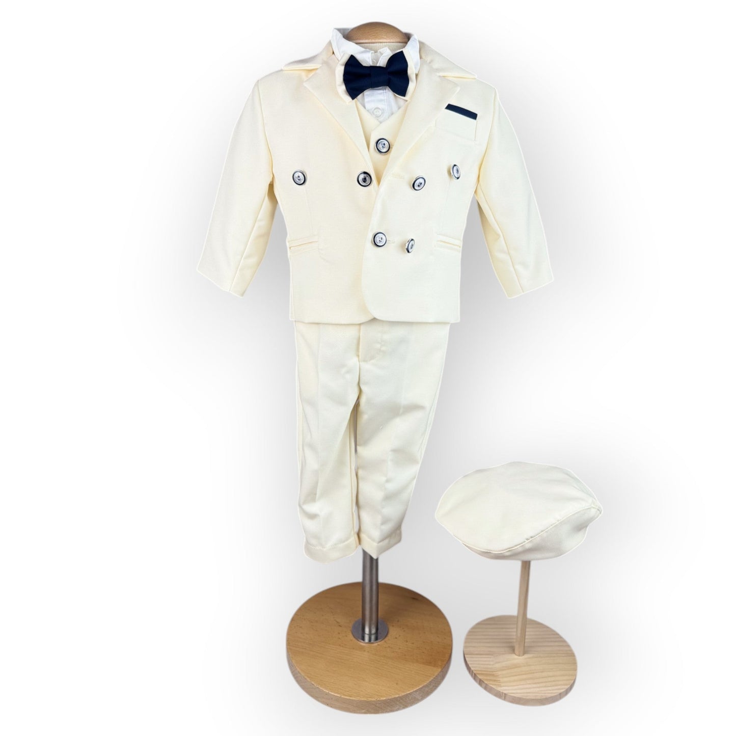 Costum elegant băiețel crem cu papion bleumarin și beretă asortată - Kids Magazin