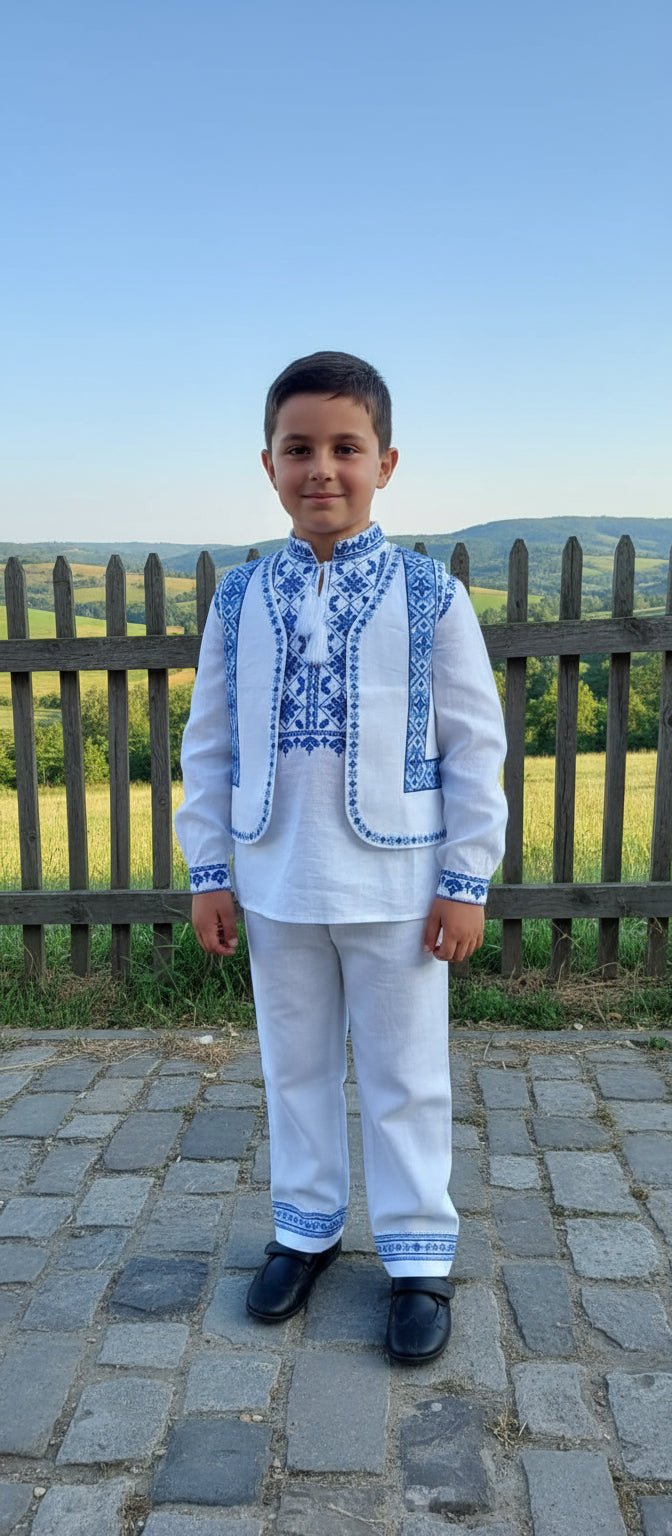 Costum tradițional brodat cu albastru pentru băiat - Kids Magazin