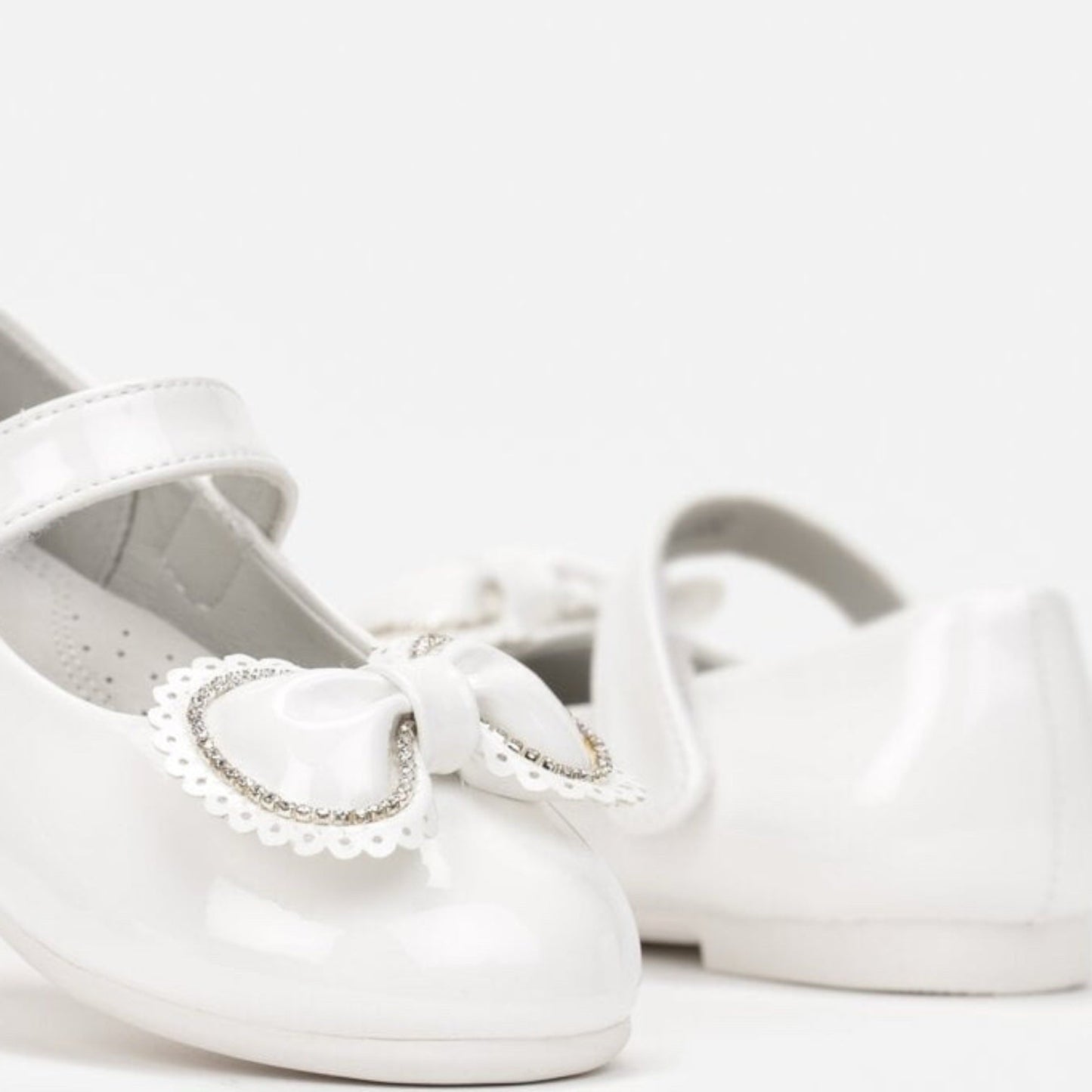 Pantofi albi cu fundiță cu strasuri - Kids Magazin
