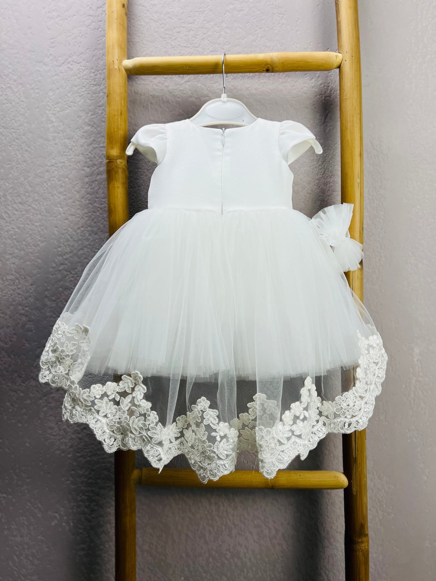 Rochita eleganta cu trenă Maya alba - Kids Magazin