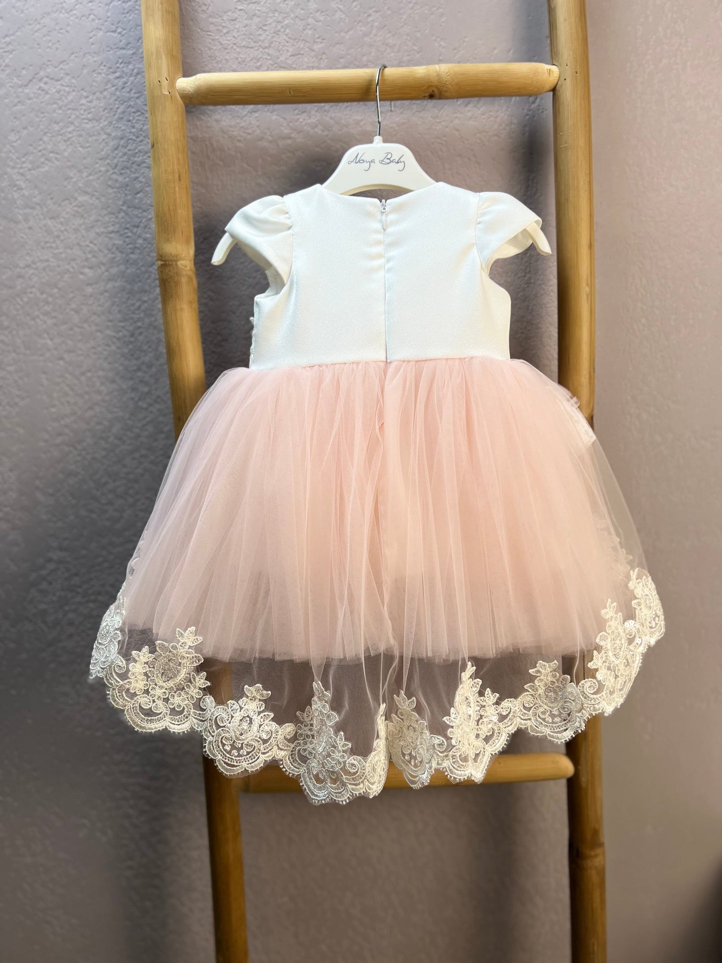 Rochita eleganta cu trenă Maya roz - Kids Magazin