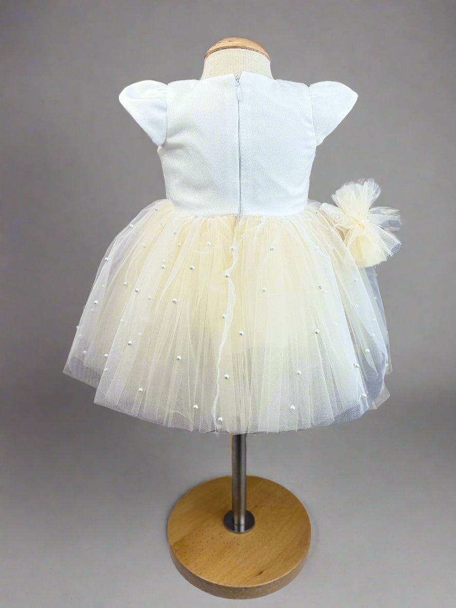 Rochita eleganta pentru bebelusi cu fulgi si perle crem - Kids Magazin