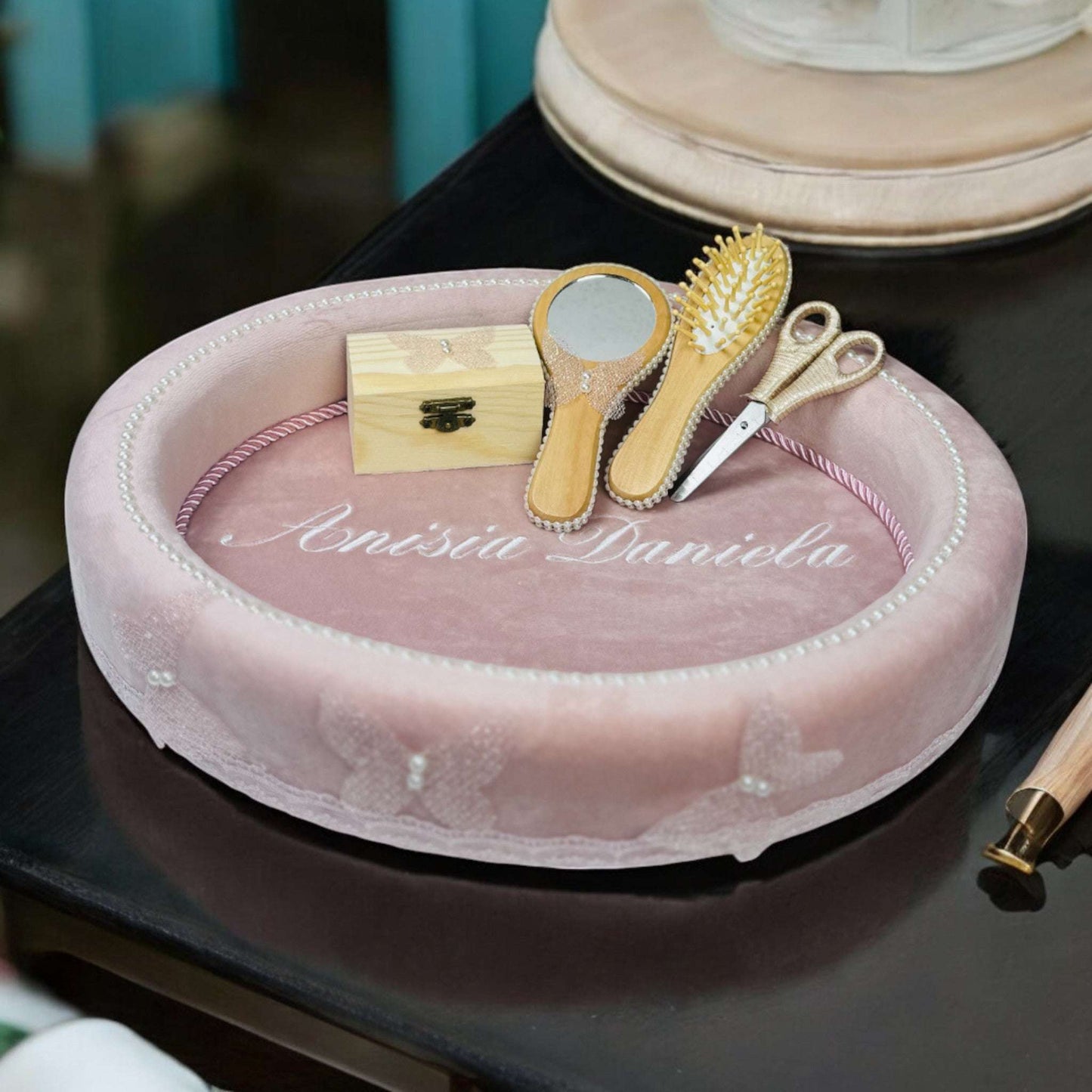 Tavă roz din catifea cu fluturasi pentru ruperea turtei - Kids Magazin