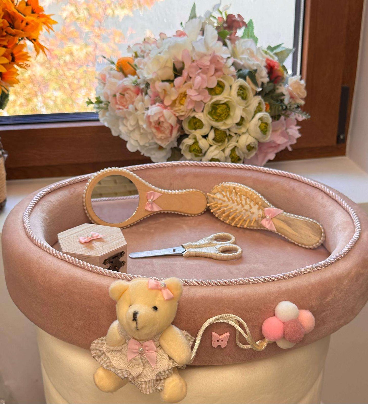 Tavă roz din catifea cu ursulet pentru mot - Kids Magazin