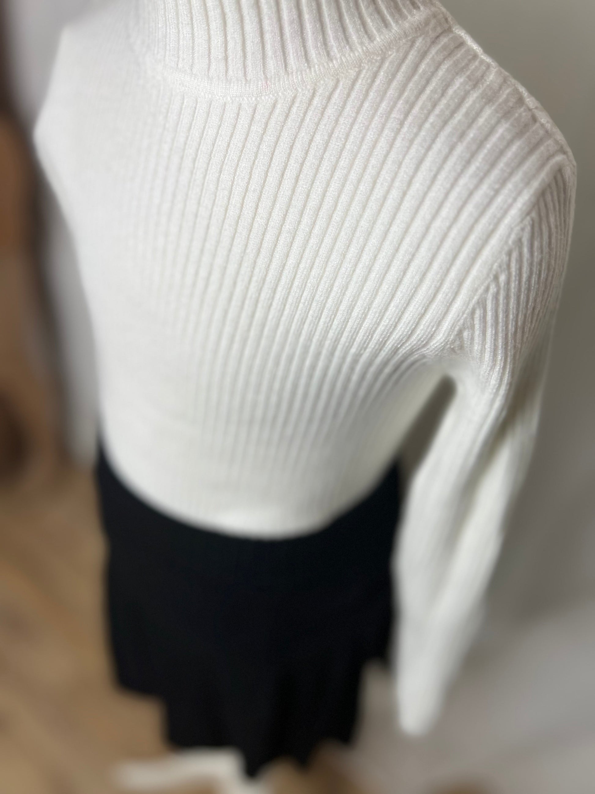 Bluza tip pulover alba cu model striat - Kids Magazin