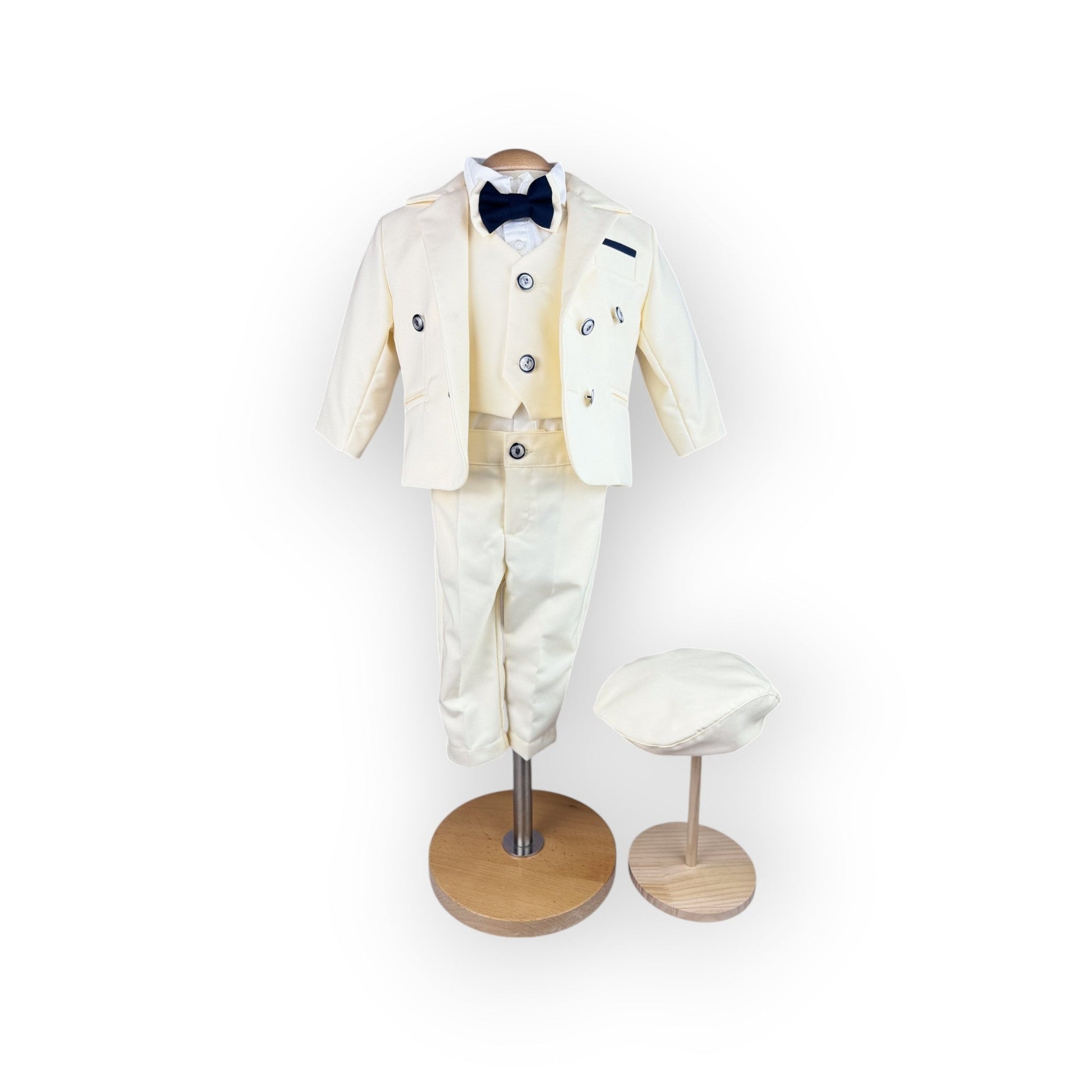 Costum elegant băiețel crem cu papion bleumarin și beretă asortată - Kids Magazin