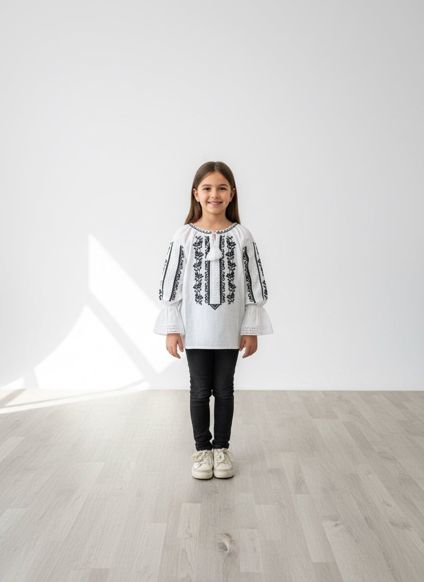 Ie pentru fete cu model floral brodat cu negru - Kids Magazin