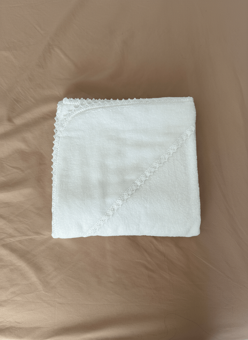 Prosop alb cu dantelă alba pentru bebe - Kids Magazin