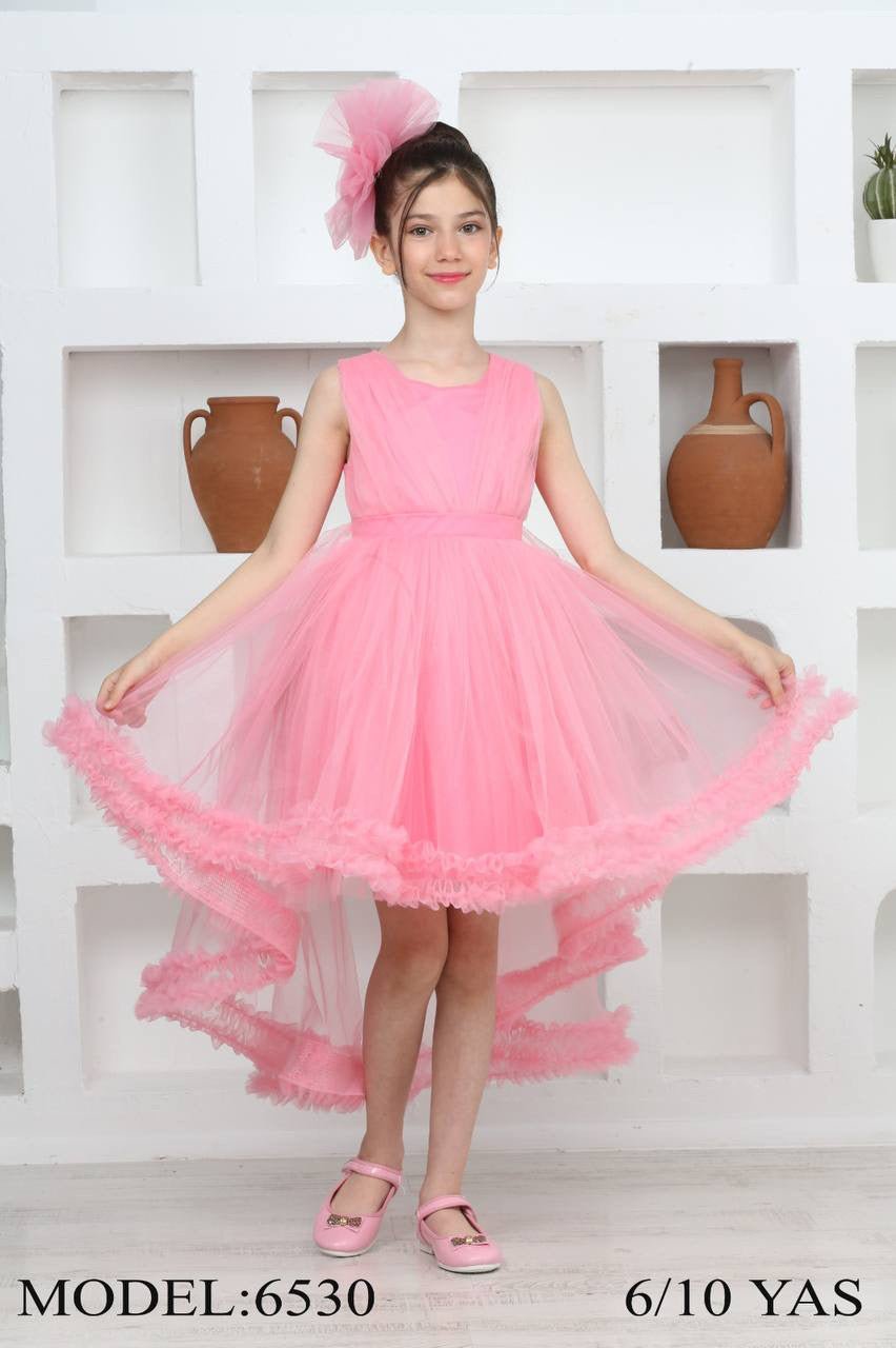 Rochie elegantă cu trenă și pampon roz bombon 6530 - Kids Magazin