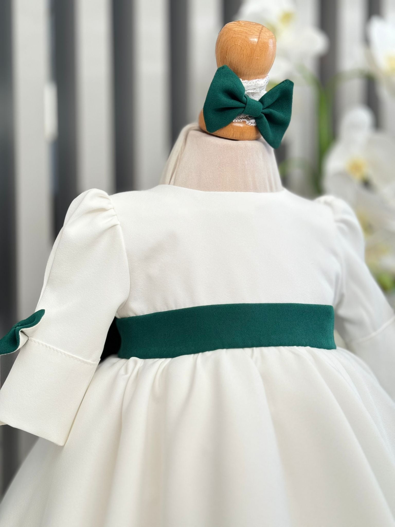 Rochiță elegantă albă cu funda verde - Kids Magazin