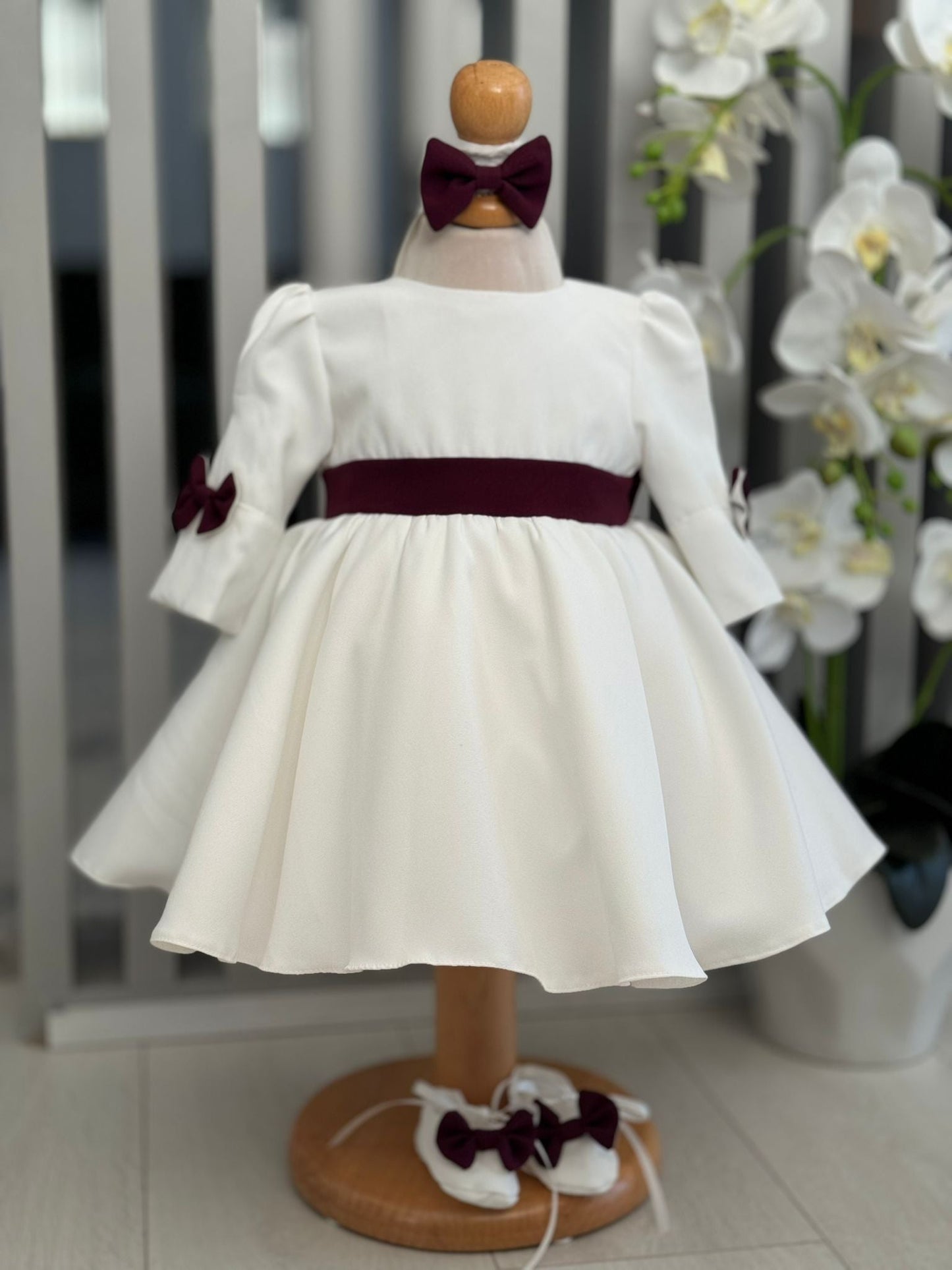 Rochiță elegantă albă cu funda vișinie - Kids Magazin