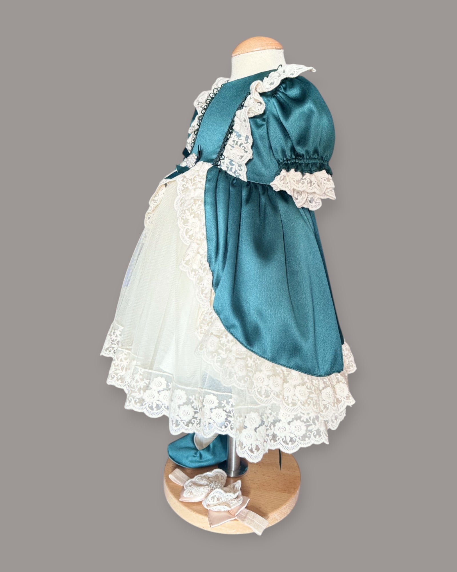 Rochiță elegantă fetiță în nuanțe de verde și ivoire, cu balerini și bentiță - Kids Magazin